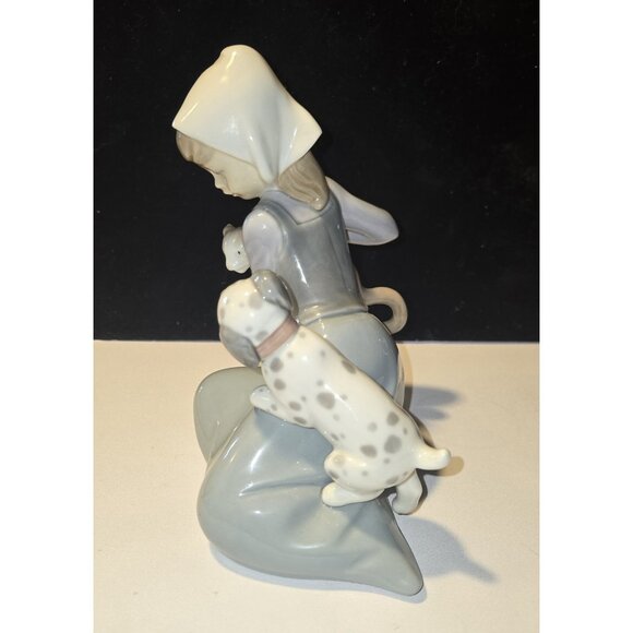 Lladro "Little Friskies" Retired Figurine #5032 Girl with Cat and Dog - Picture 3 of 7
